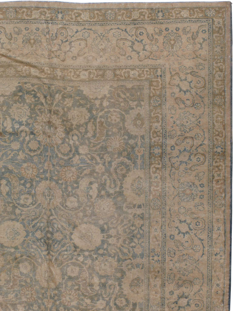 Antiker persischer Täbris-Teppich (Khotan) im Angebot