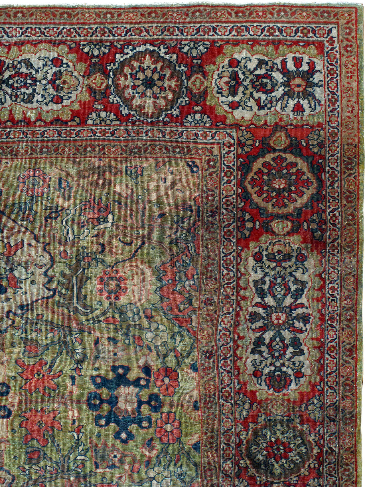 Antique Persian Sultanabad Rug In Distressed Condition In New York, NY