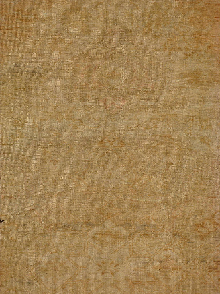 Un tapis turc Oushak du premier quart du 20e siècle.
