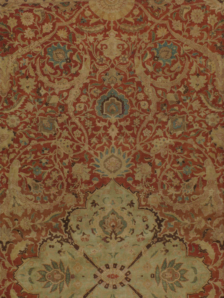 Depuis le XVIIe siècle, l'Iran a commencé à exporter des tapis artisanaux dans le monde entier, notamment en Europe.  Les artistes utilisaient l'une des trois versions de métiers à tisser verticaux, plus tard désignés sous le nom de métier de