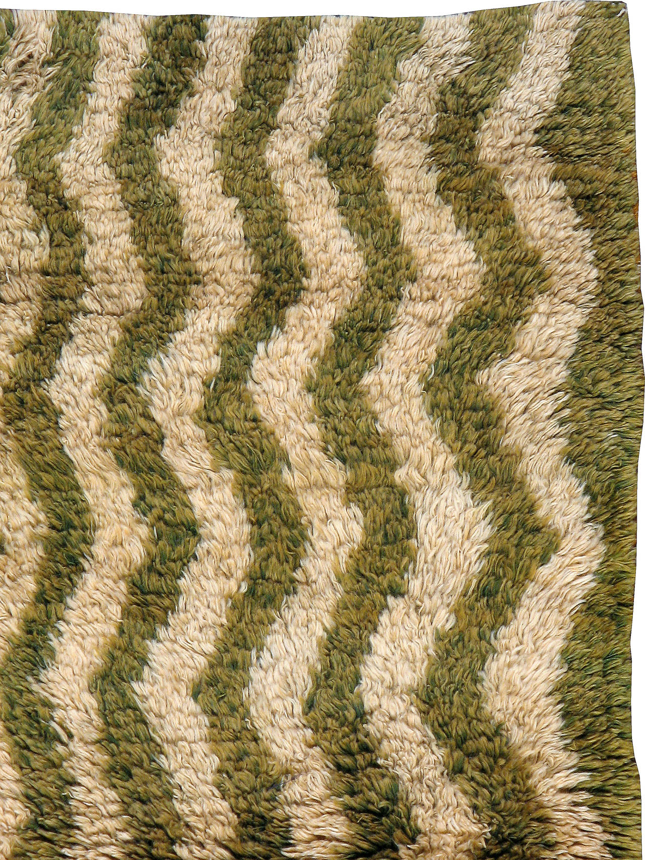 A vintage Turkish Tulu carpet from the mid-20th century. A Tulu with green and ivory zig zag pattern, great for today's contemporary home.