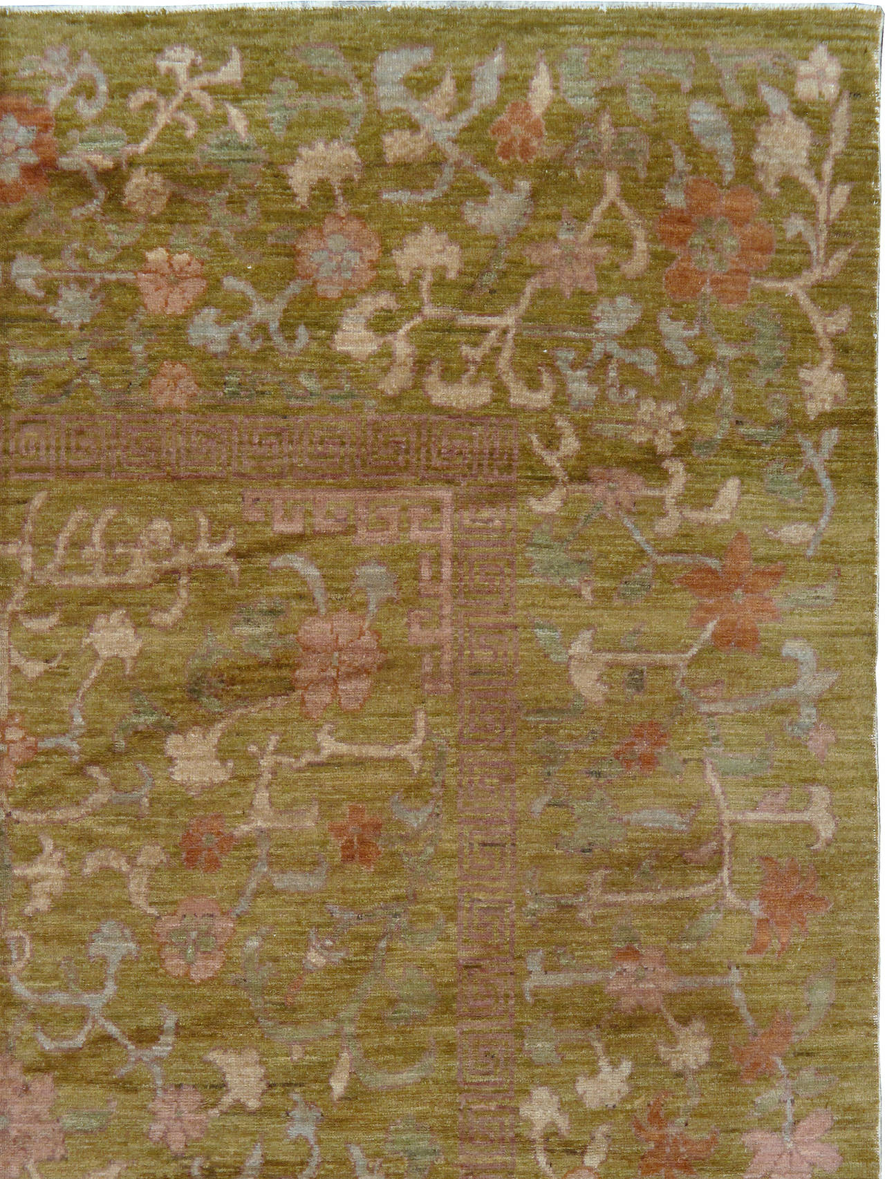 Moderner moderner türkischer Teppich im Karabagh-Stil (Moderne der Mitte des Jahrhunderts) im Angebot