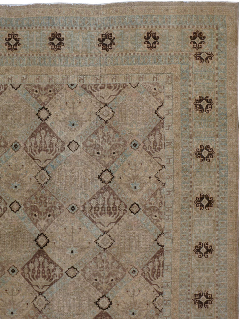 Alfombra Persa Kashan Antigua en Bastante bueno estado para la venta en New York, NY
