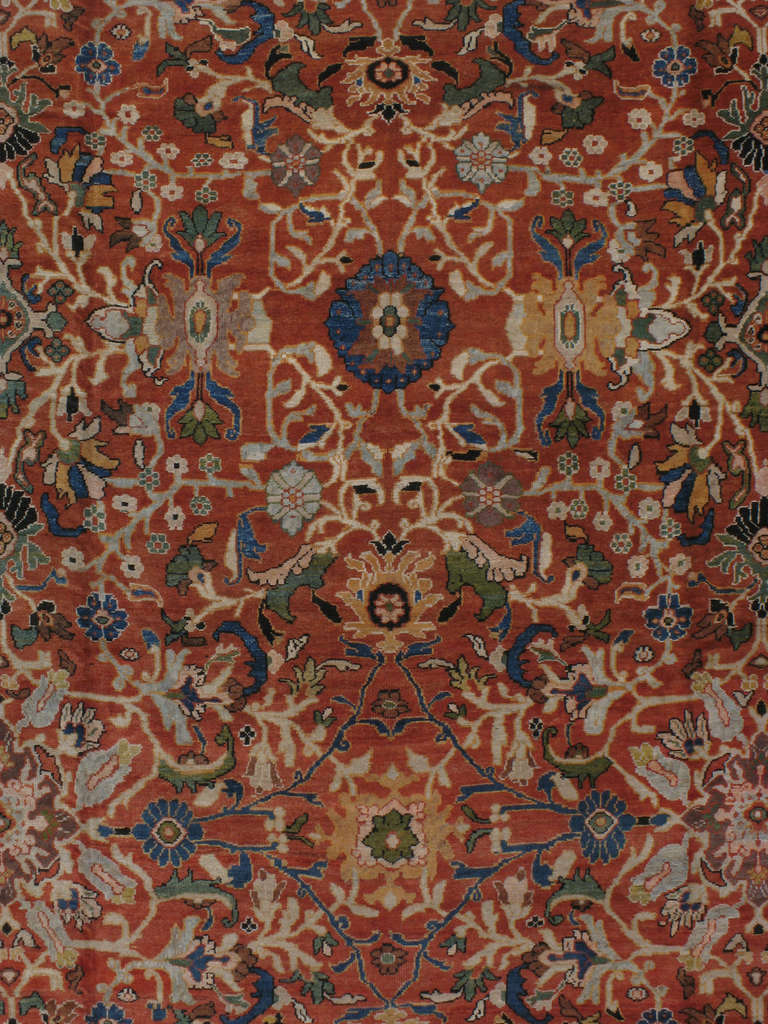 Un Mahal persa de principios del siglo XX.  Se encuentran alfombras mahal con motivos tribales y curvilíneos.  Este atributo deriva de la posición única de la ciudad de Mahallat, que se encuentra entre las ciudades de Arak y Delijan, en el camino de