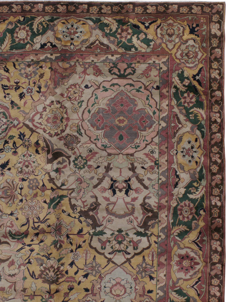 Antiker indischer Lahore-Teppich (Agra) im Angebot