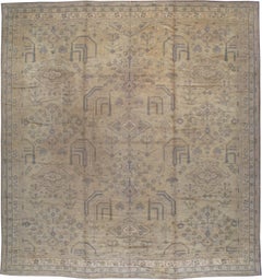 Tapis européen ancien d'Oushak