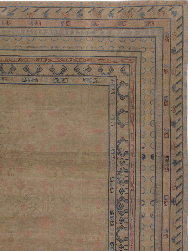 Chinois Tapis Khotan ancien du Turkestan oriental en vente