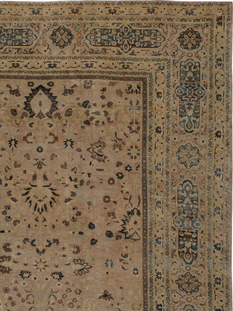 Persian Mashad In Good Condition For Sale In New York, NY