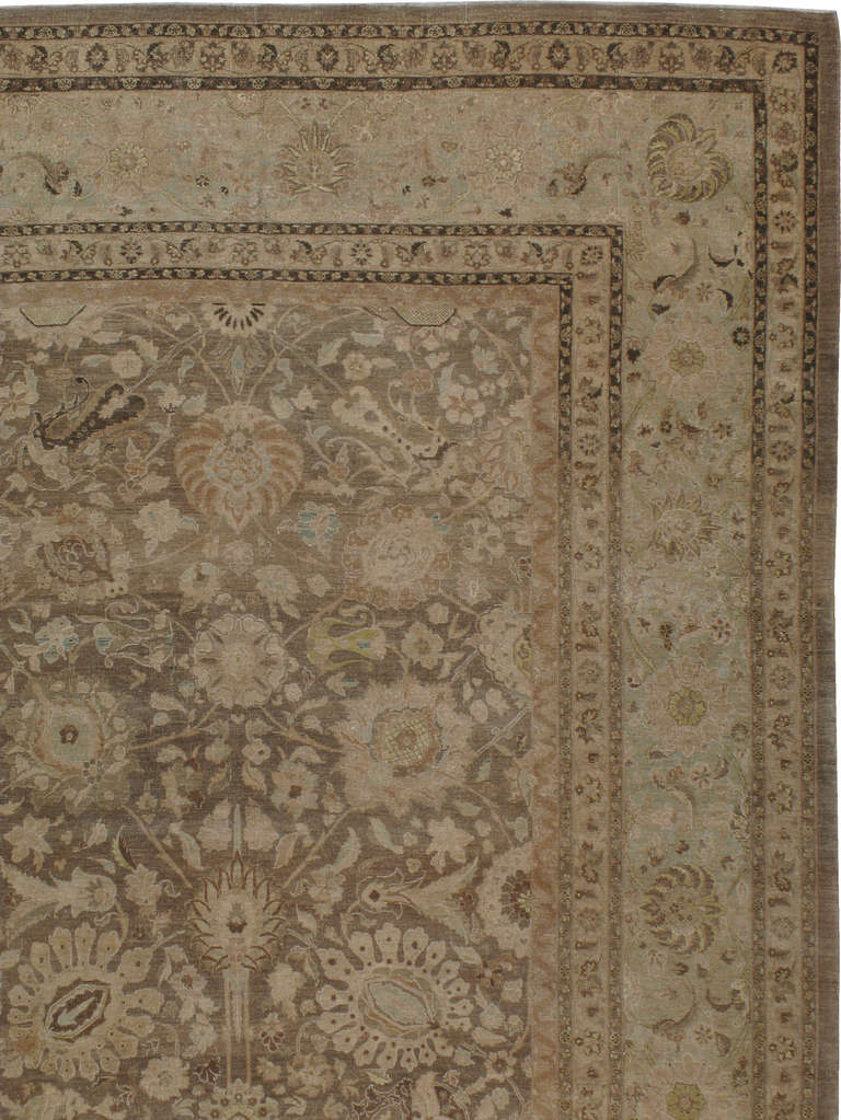 Perse Tapis persan ancien de Tabriz en vente