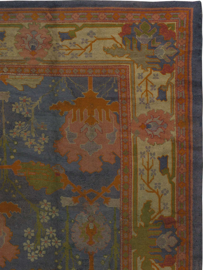 Tapis Donegal anglais ancien Bon état - En vente à New York, NY
