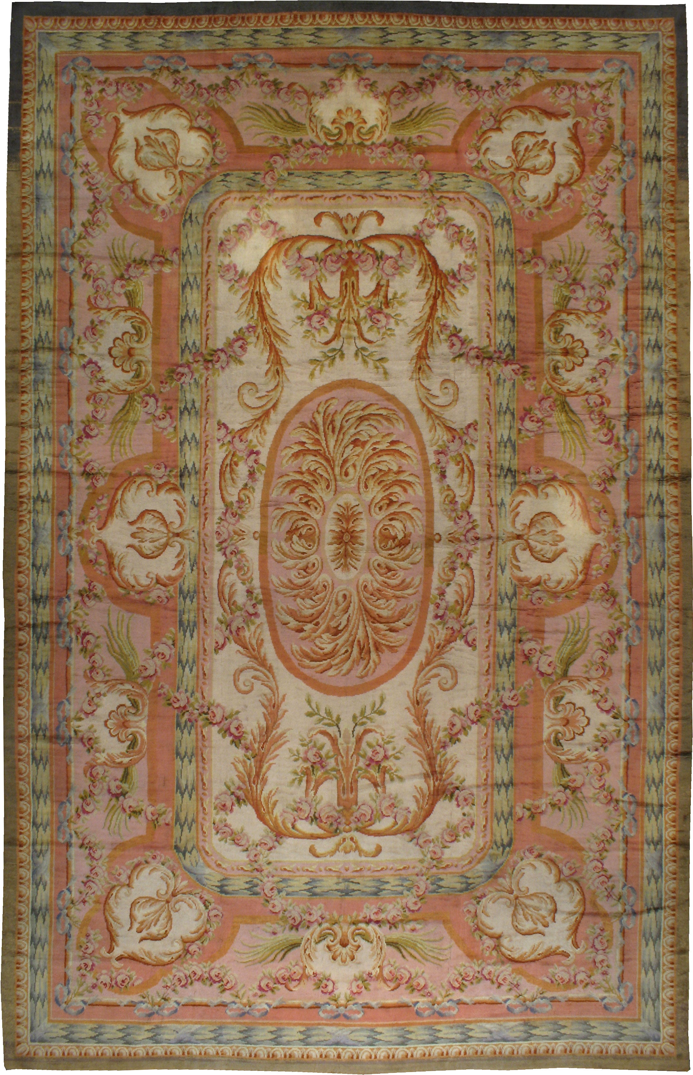 Ancien tapis de Savonnerie français de 12 pieds x 18 pieds 11 po.