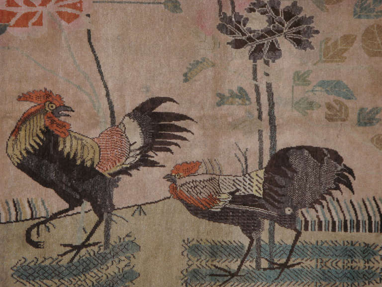 Un Khotan du Turkestan oriental du début du 20ème siècle.  Les tapis et moquettes anciens de Khotan étaient produits dans la ville oasis du Turkestan oriental, qui fait aujourd'hui partie de la région du Xinjiang, dans l'ouest de la Chine.  Cette