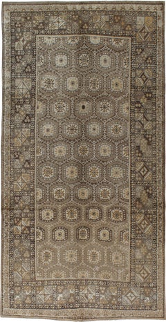 Ancien tapis du Turkestan oriental Khotan de 6 pieds 8 po. x 13 pieds 1 po.