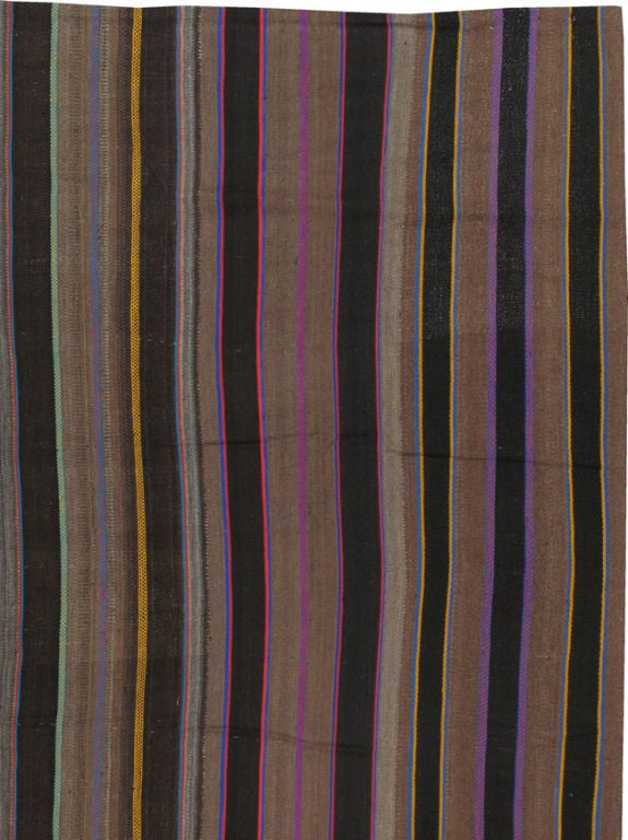 Vintage Turkish Kilim Rug In Good Condition For Sale In New York, NY