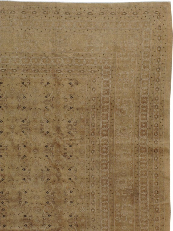 Antiker persischer Täbris-Teppich (Persisch) im Angebot