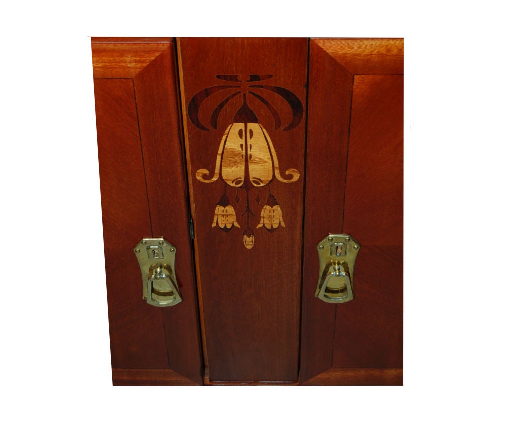 Early Art Deco Sezession Credenza In Good Condition For Sale In Pompano Beach, FL