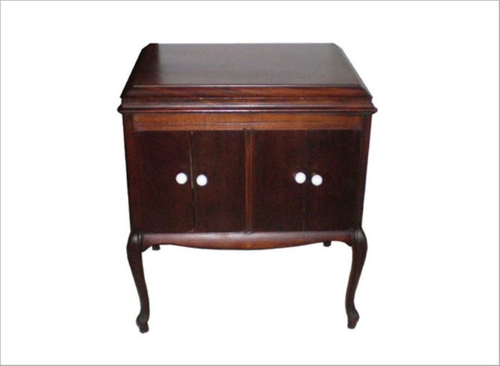 Lift-top mahogany console with external hand crank, internal horn and internal record storage.  Manufactured in 1924 by the Victor Talking Machine Company Camden, NJ.  Inside metal plate stamped with model & serial number.