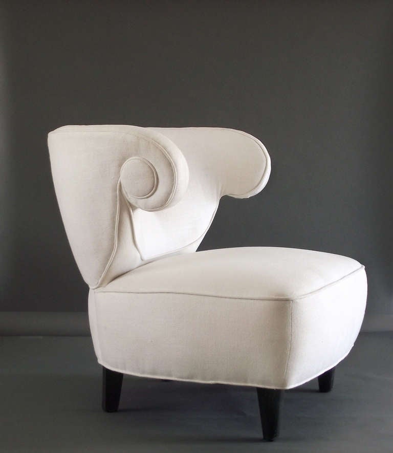 A glamorous slipper chair in the manner of Paul Laszlo for Brown Saltman with a dramatically curved backrest and 