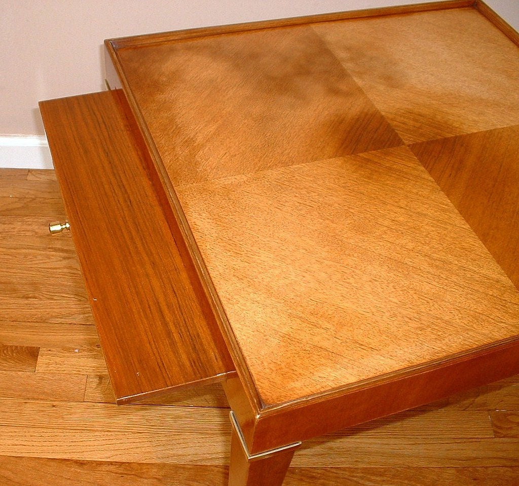 Lacquered Mahogany End Table with Pull-Out Tray (Messing)