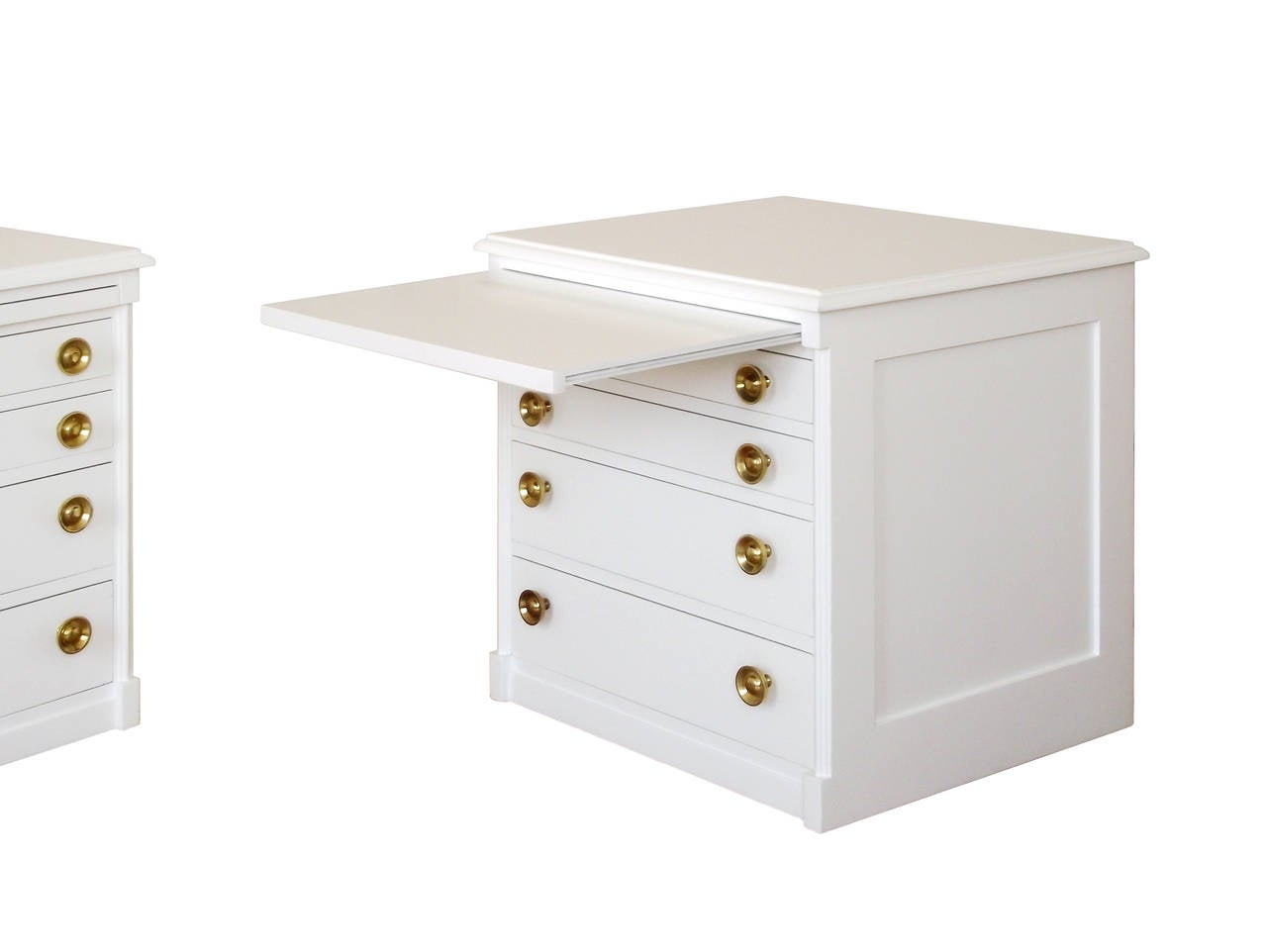 Pair of 1950s Modern White Lacquered End Tables or Nightstands In Good Condition In Brooklyn, NY