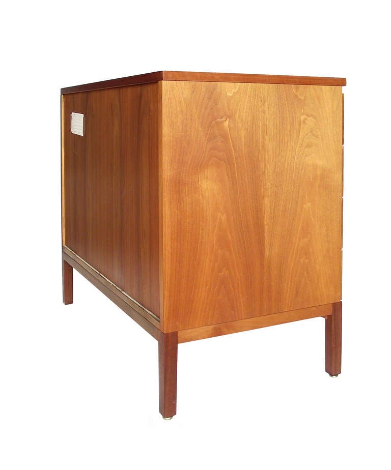 Mid-Century Modern Handsome Chest of Drawers in Mahogany by Paul McCobb for Calvin
