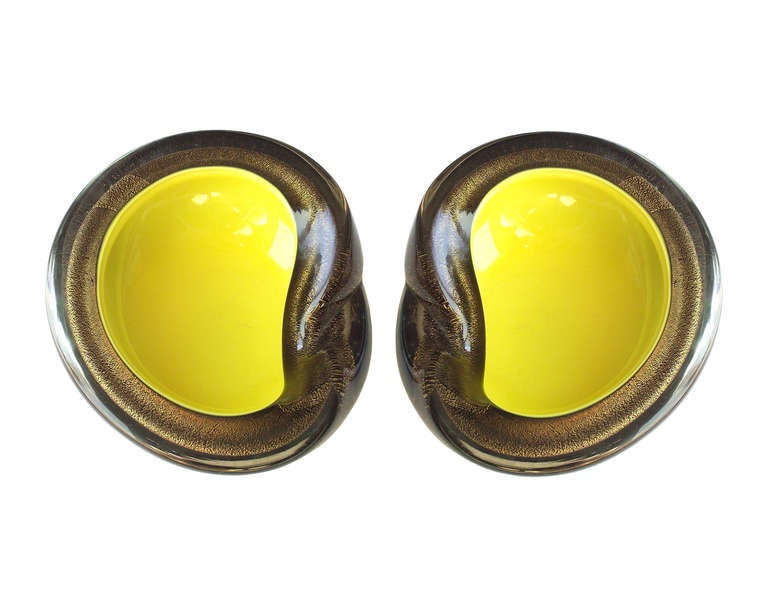 Italian Pair of Cased Murano Glass Bowls in Yellow and Gold by Alfredo Barbini