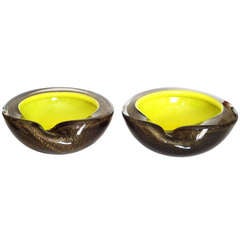 Pair of Cased Murano Glass Bowls in Yellow and Gold by Alfredo Barbini 10