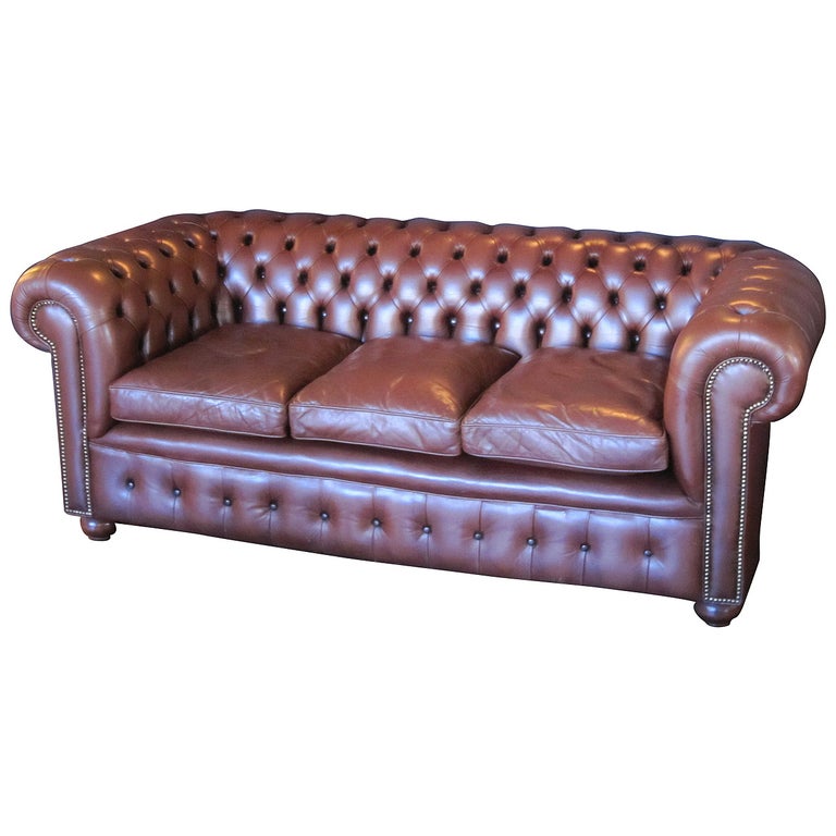 English Chesterfield Sofa of Tufted Leather For Sale