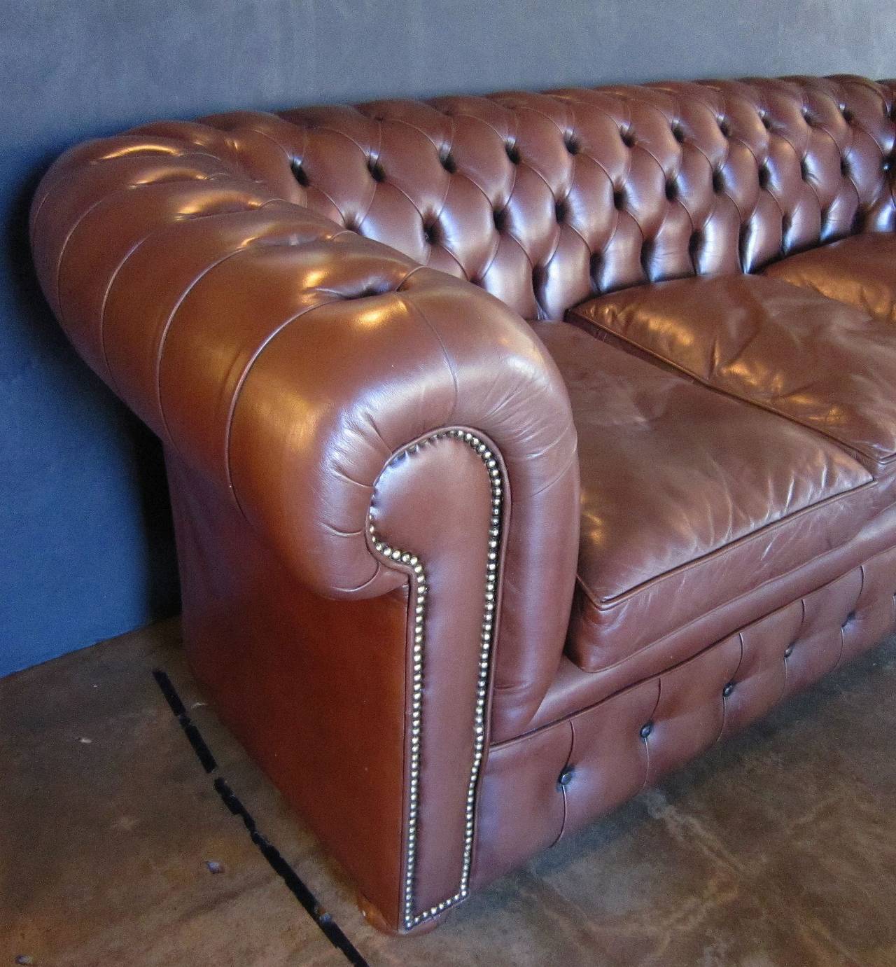 English Chesterfield Sofa of Tufted Leather 10