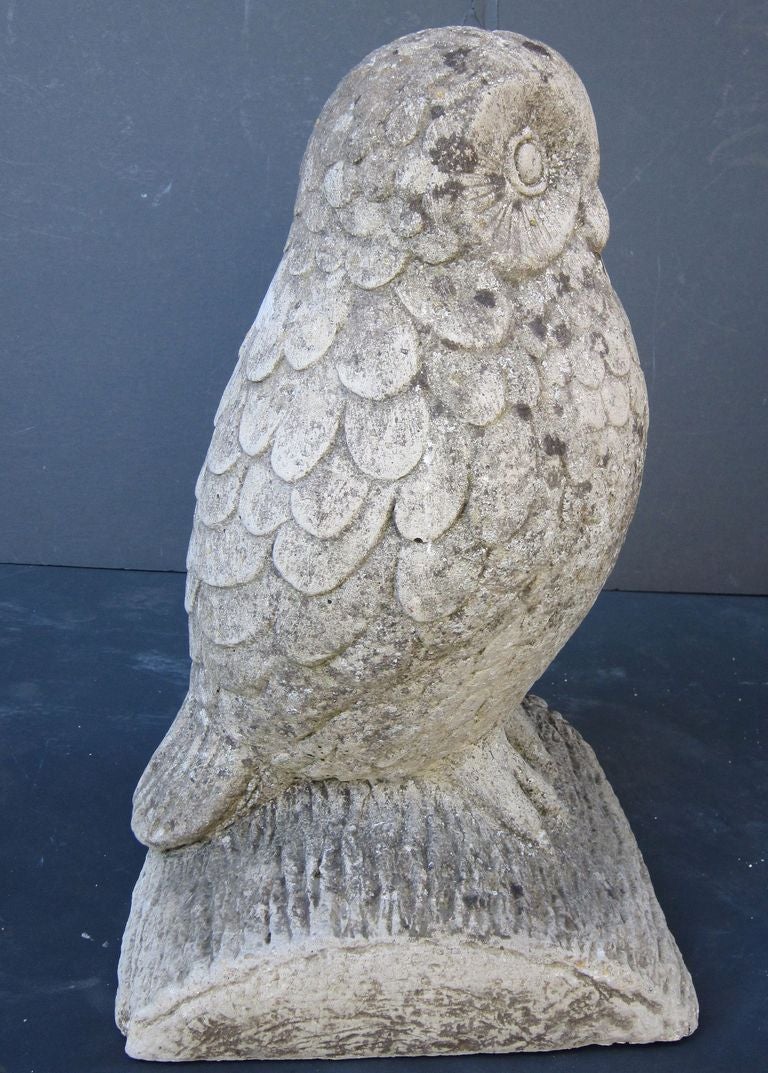 Large English Garden Stone Owl In Excellent Condition In Austin, TX