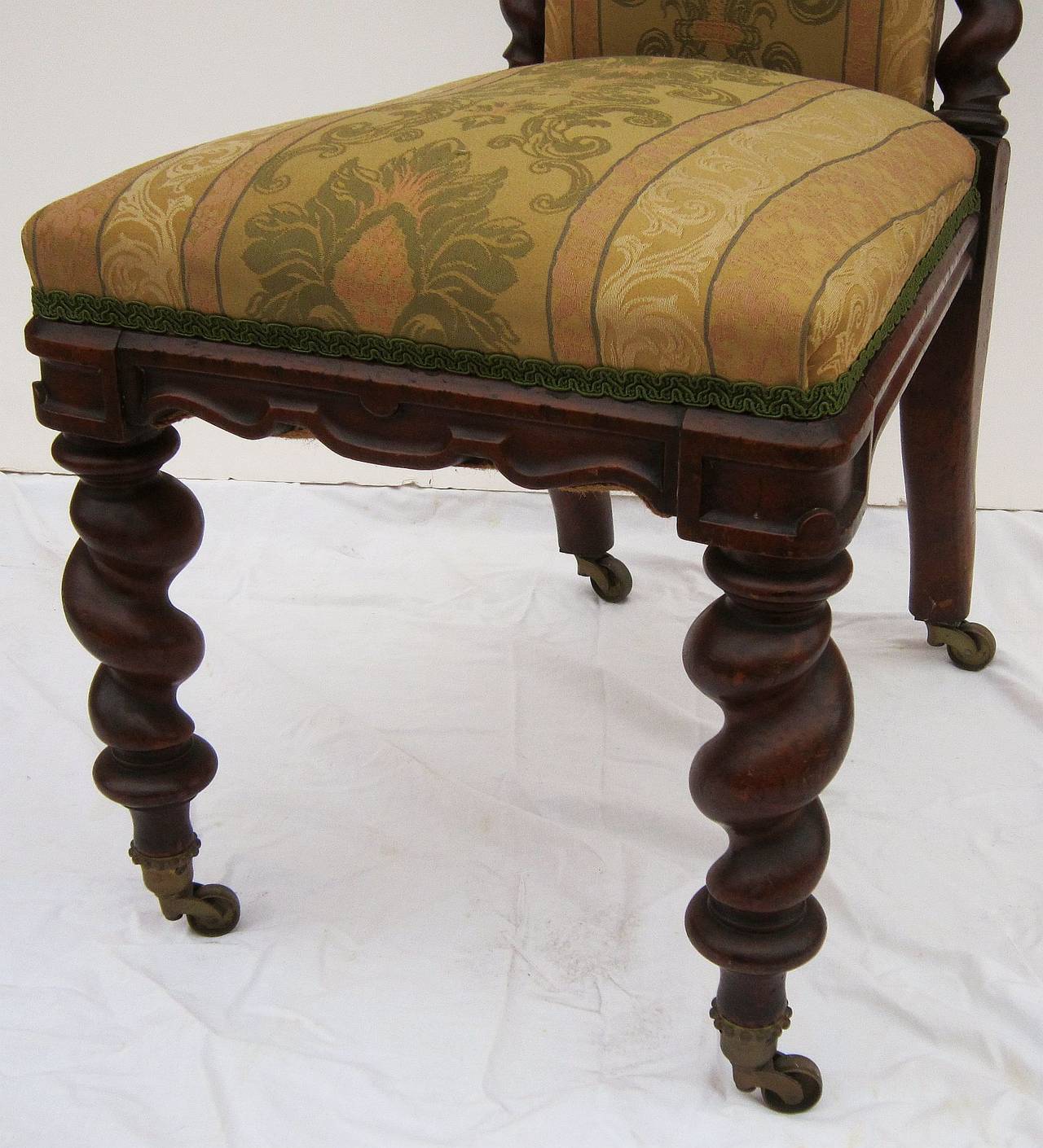 English Prayer Chair of Carved Walnut In Excellent Condition In Austin, TX