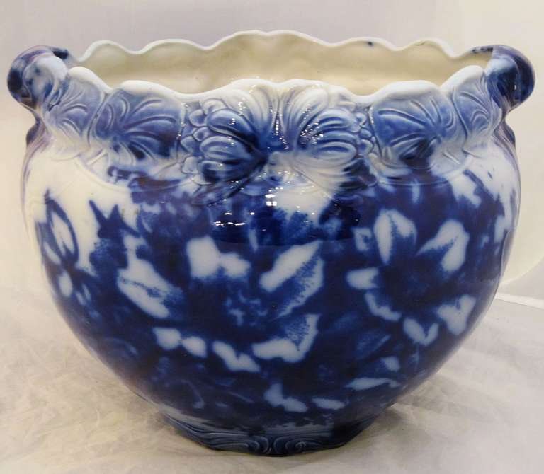 Large English Flow-Blue Jardiniere or Cache Pot In Excellent Condition In Austin, TX