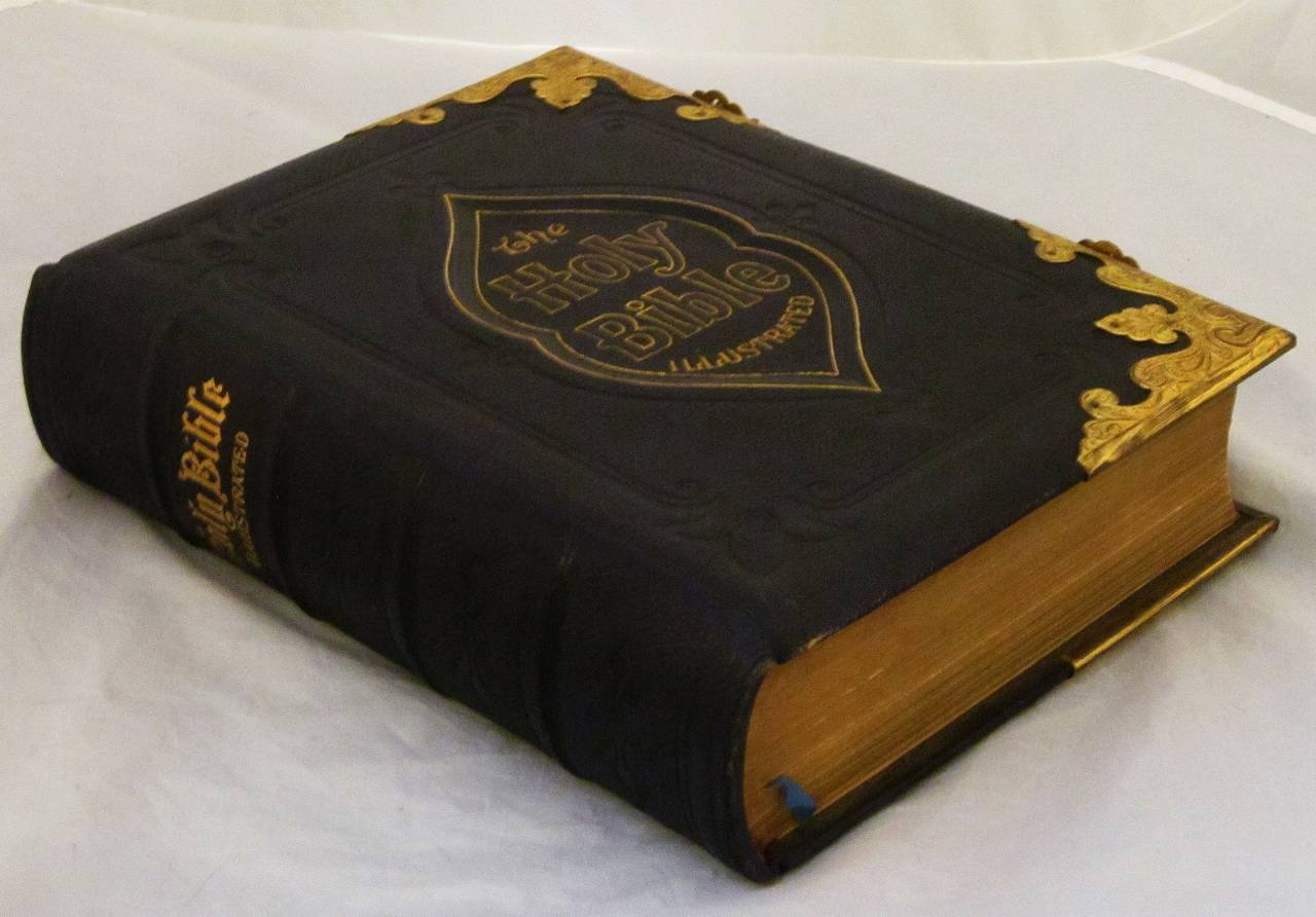 A fine Scottish 19th century holy bible published in Edinburgh by Thomas C. Jack, grange publishing works.
Block-titled “Brown's Self-Interpreting family bible old and new testaments” by the late Rev. John Brown.
Featuring many steel and color