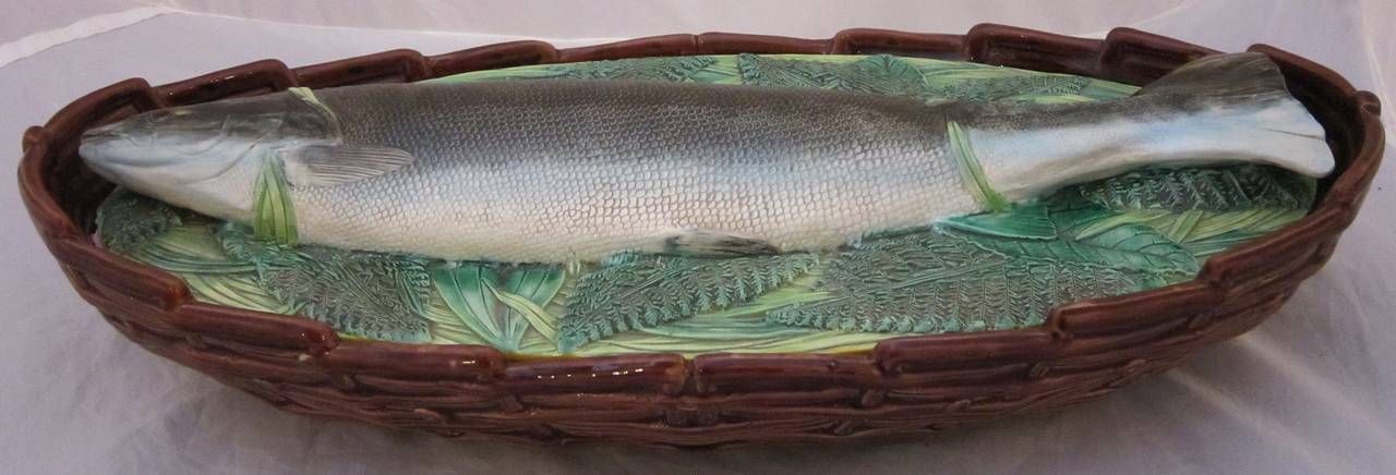 Majolica Fish Server by George Jones In Excellent Condition In Austin, TX