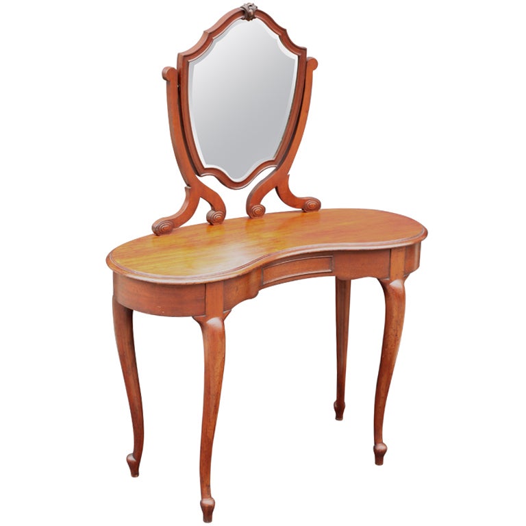English Vanity Dresser of Mahogany at 1stDibs