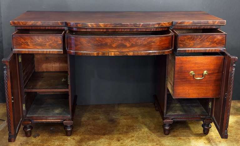 English Breakfront Pedestal Sideboard Console of Flame-Cut Mahogany In Good Condition For Sale In Austin, TX