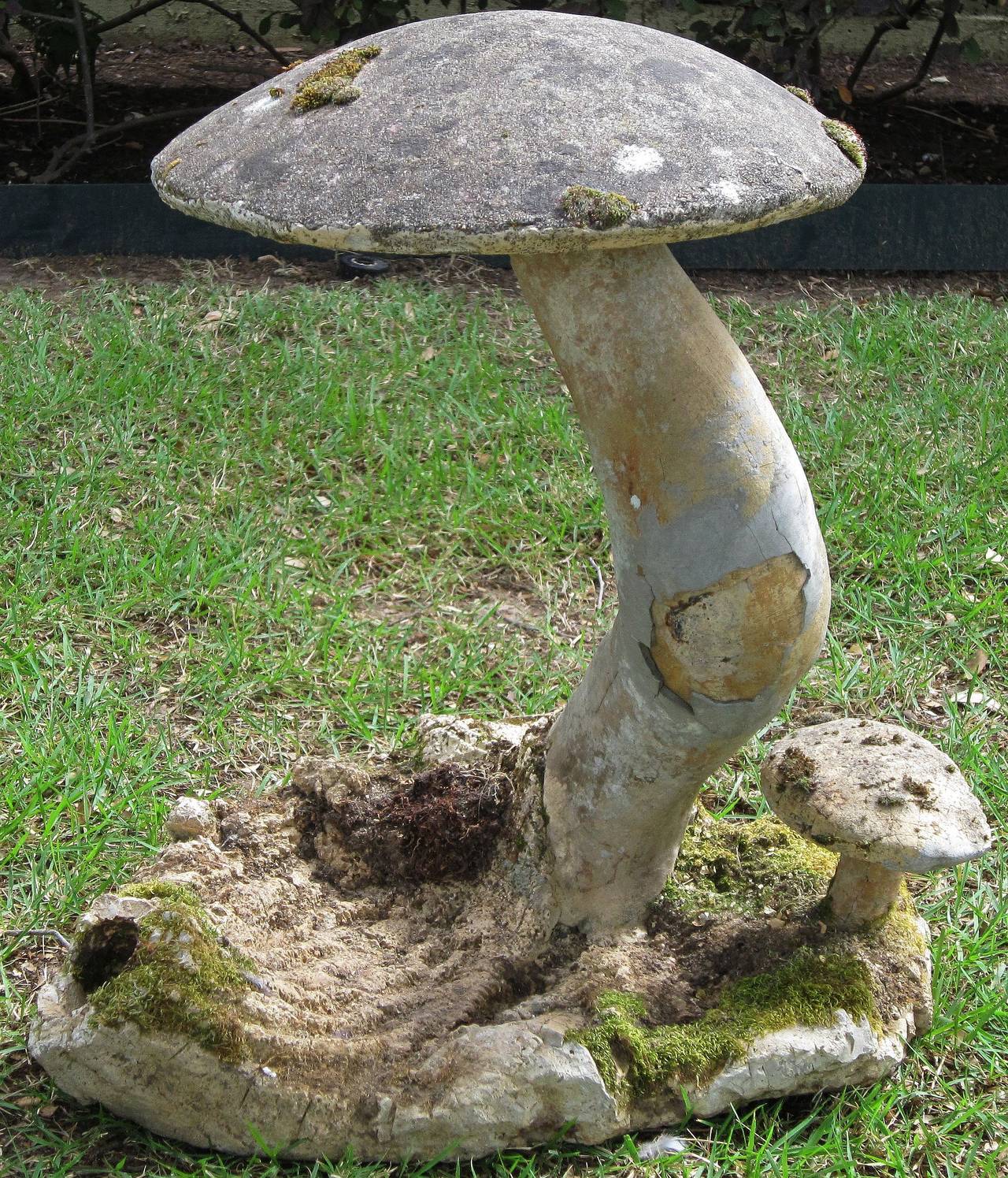 French Garden Stone Grouping of Mushrooms In Excellent Condition In Austin, TX