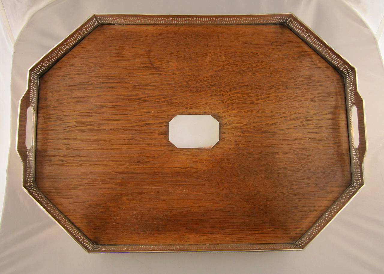 English Gallery Serving Tray In Excellent Condition In Austin, TX