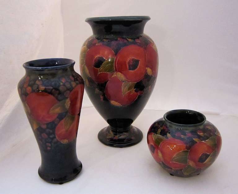 Large Moorcroft Vase with Pomegranate Pattern In Excellent Condition In Austin, TX