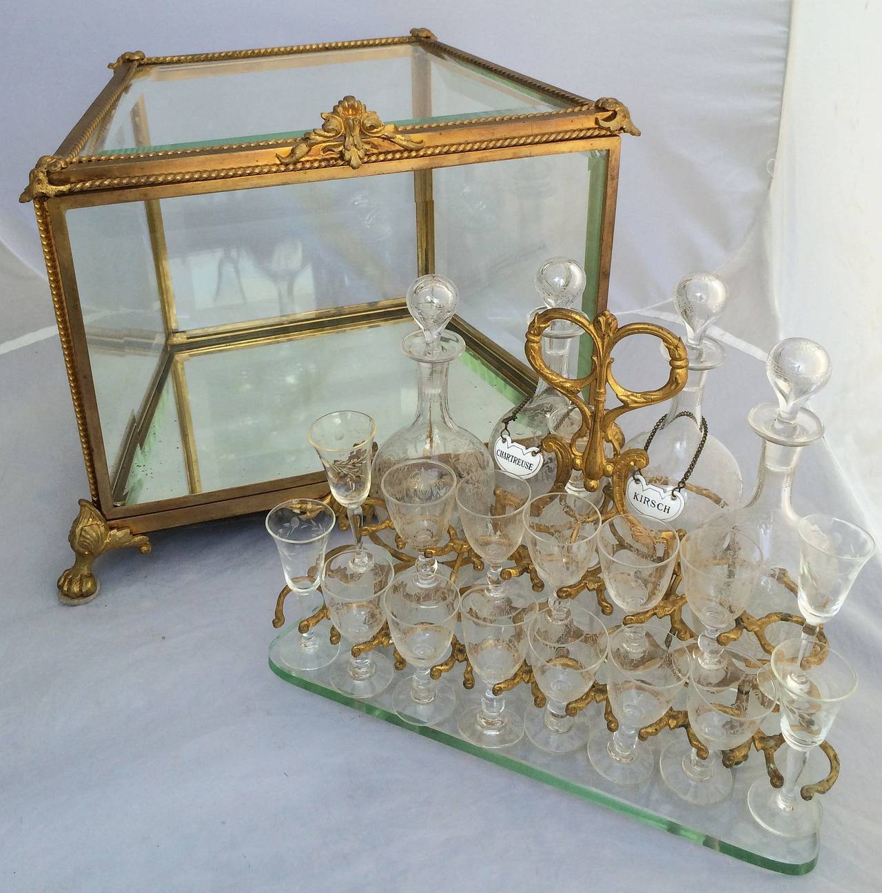 Juego de Copas Tántalo Francés de Bronce Dorado 1