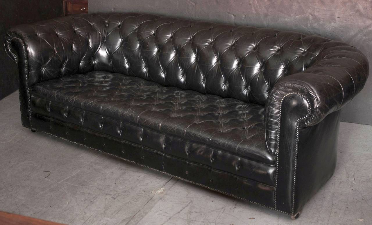 English Large Chesterfield Sofa In Excellent Condition In Austin, TX