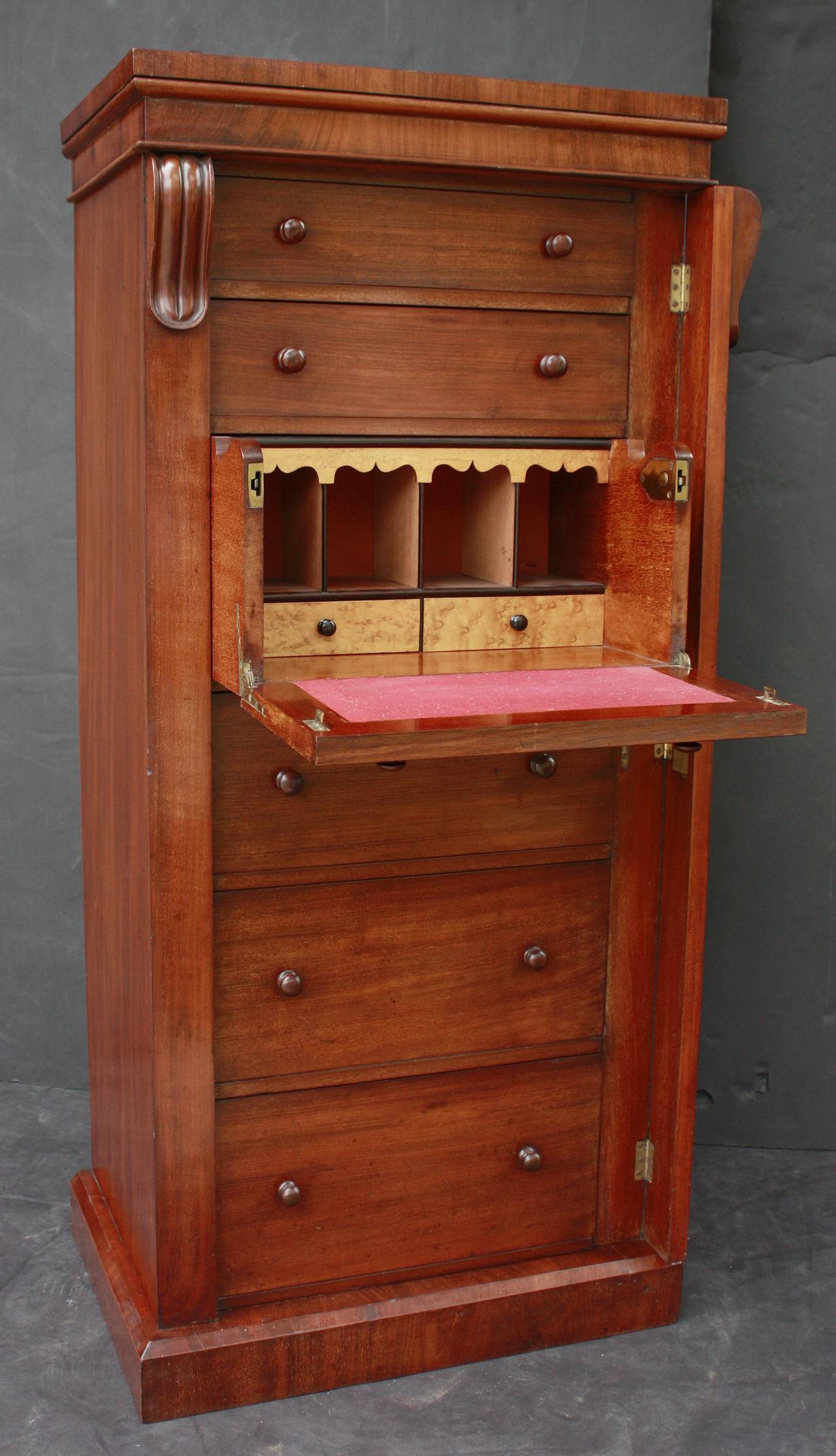 Wellington Cabinet Drawers with Secretary in Mahogany from England In Good Condition In Austin, TX