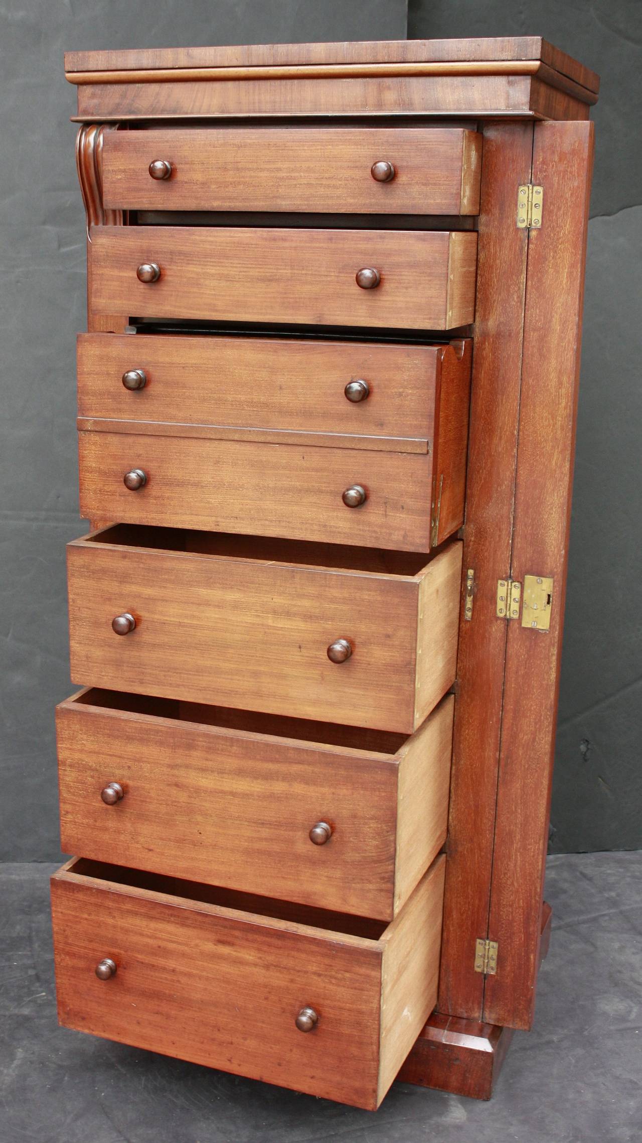 Wellington Cabinet Drawers with Secretary in Mahogany from England 1