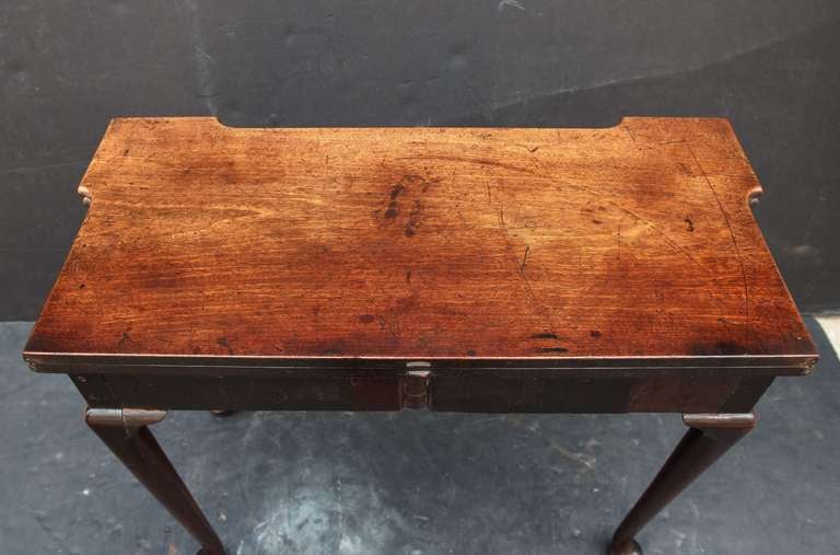 George II Folding Tea Table of Mahogany In Excellent Condition In Austin, TX