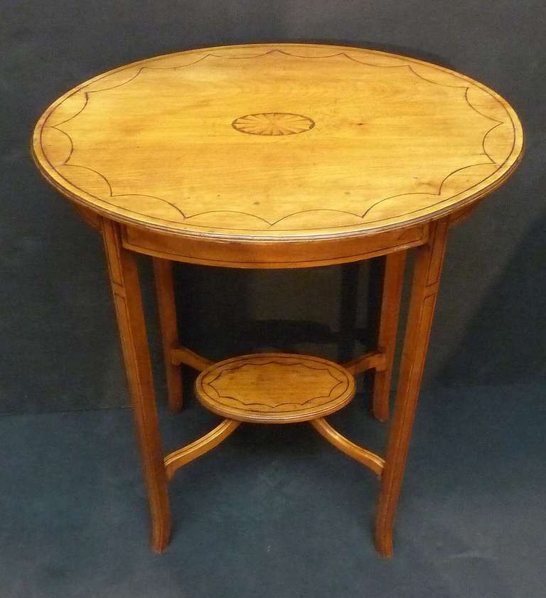 Oval Table of Satinwood In Excellent Condition In Austin, TX