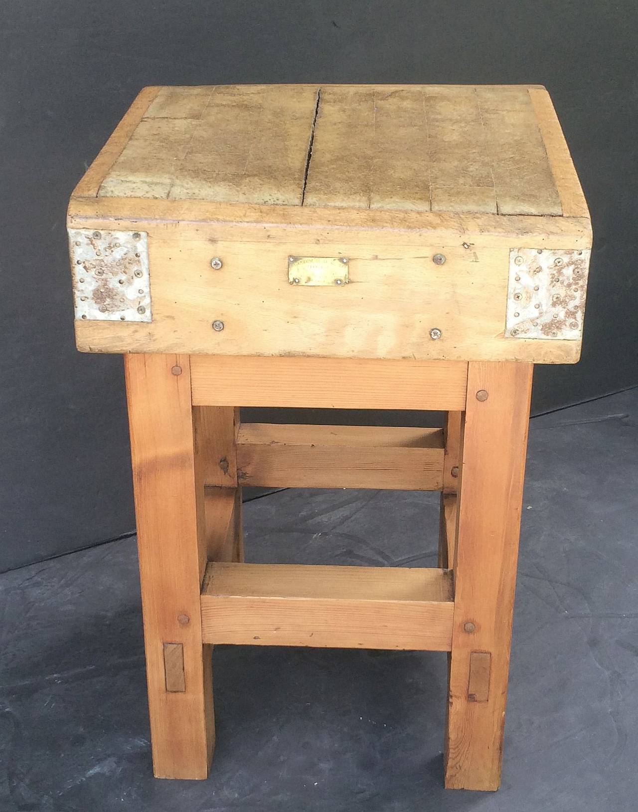 chopping block stand