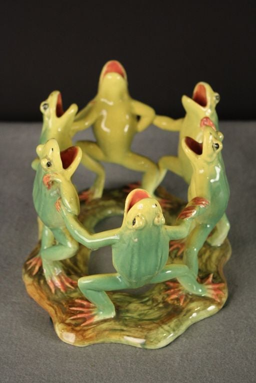 dancing frogs vase