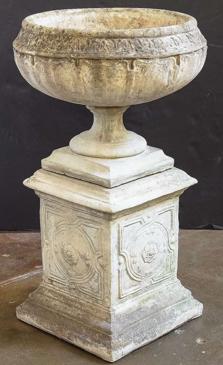 A large English garden stone planter (jardiniere) urn on plinth, featuring a Classical design to the urn and plinth.
Breaks down into three pieces for easy shipping.

Perfect for a garden room or conservatory!