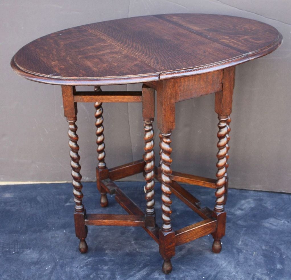 20th Century English Drop-Leaf Gateleg Table of Oak