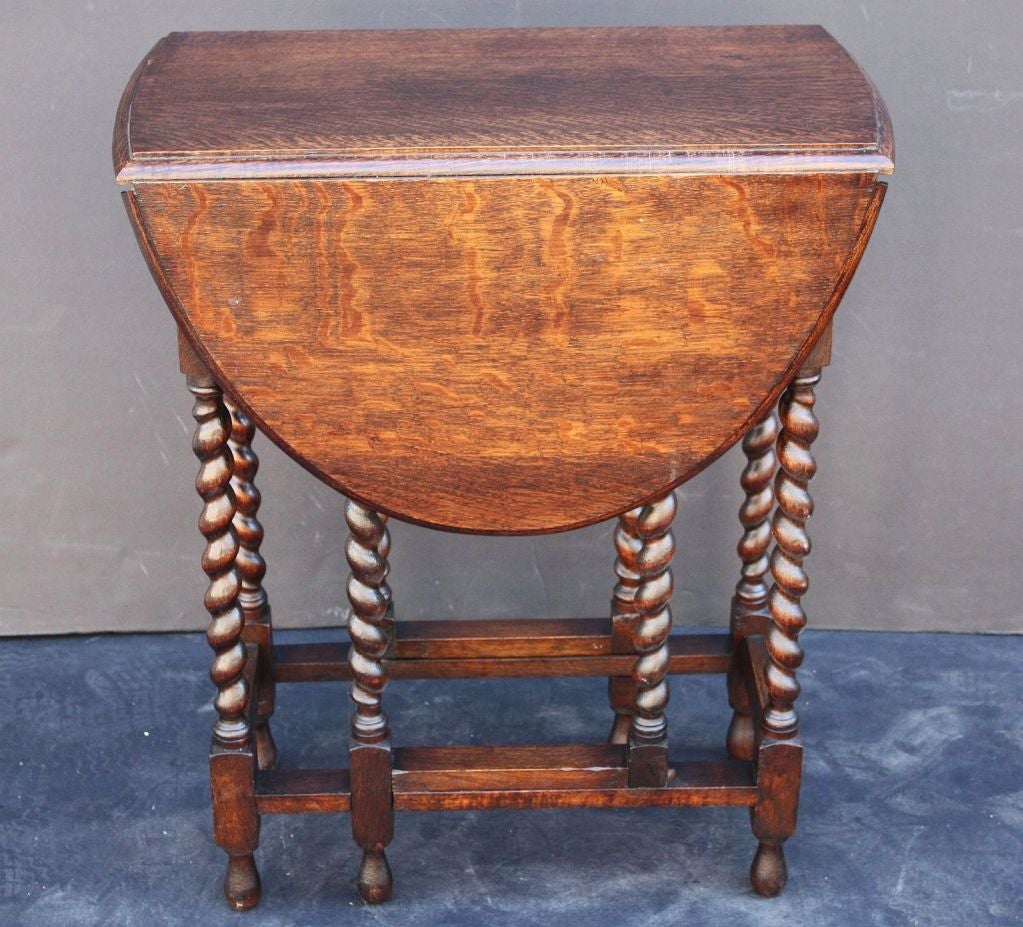 English Drop-Leaf Gateleg Table of Oak 1